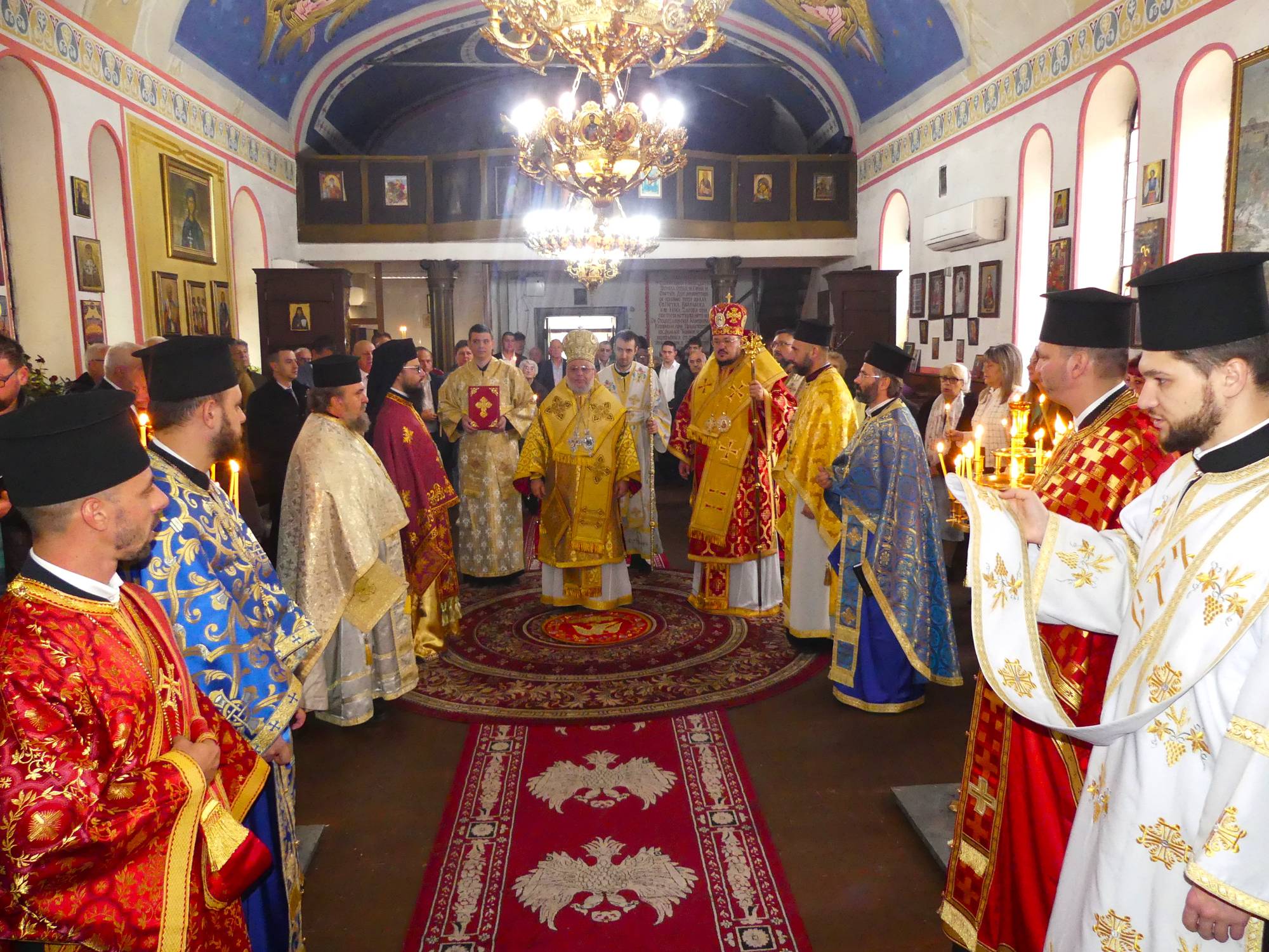  Тържествена литургия, отслужена от Негово Високопреосвещенство Старозагорският митрополит Киприан 